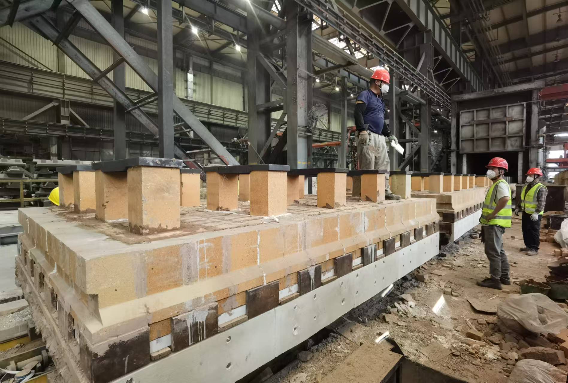 為熱處理生產(chǎn)線(xiàn)臺(tái)車(chē)提供耐材及技術(shù)服務(wù)